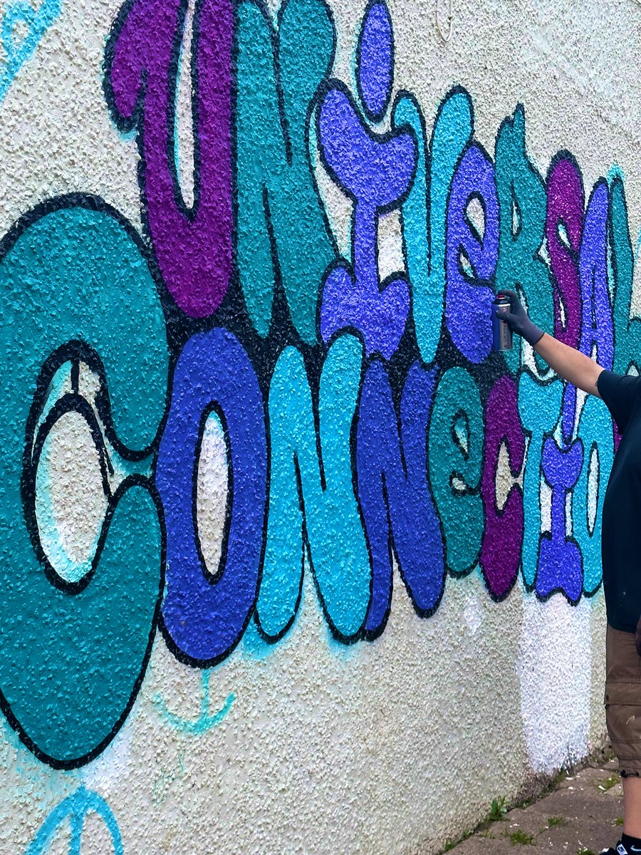 First of the community murals celebrating YPs work on recent @CYCJScotland CCE participation projects is underway at Larkhall #UniversalConnections! Designed and delivered by YP🙌🏼💪🏼👌🏼 Massive thanks to @Fearless_Scot for making the magic happen 💰 Vid to follow 🎨