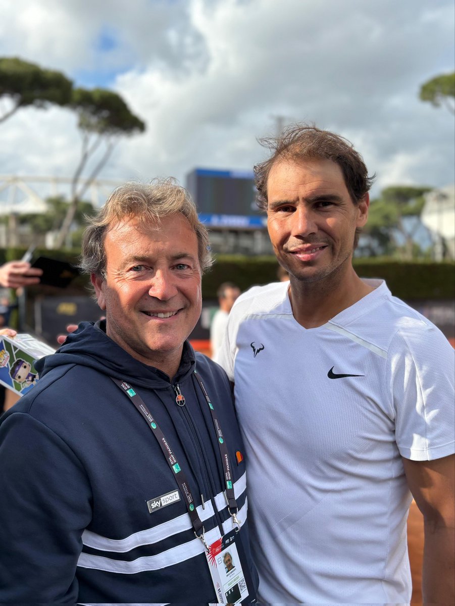 ✍️ Appunti di viaggio. 
Foro Italico. Oggi è stato uno dei giorni più belli della mia vita. Un giorno che non potrò mai dimenticare. 
Sky Sport mi permette di raccontare lo sport ogni giorno, ma oggi è stato difficile. È l'ultima volta a Roma di Rafa Nadal e ogni volta può essere…