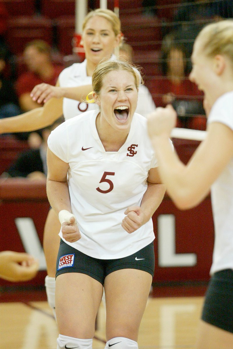 𝐇𝐚𝐥𝐥 𝐨𝐟 𝐅𝐚𝐦𝐞𝐫 🏆 congratulations to our very own Becky (Potter) Pecoraro on her induction in the @SCUBroncos Hall of Fame Becky was a 2x All-America and 3x All-WCC selection. She is still the program's all-time leader in kills (1,812) 🏐 #StampedeTogether