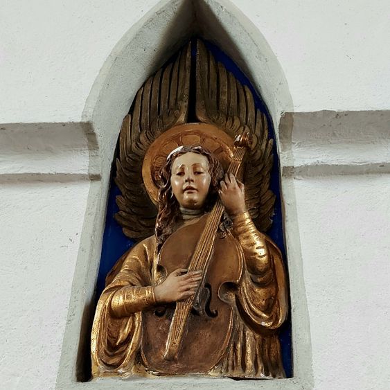 Santo Anjo do Senhor, meu zeloso guardador, se a ti me confiou a piedade divina, sempre me rege e me guarda e me governa e me ilumina. Amém.✝️