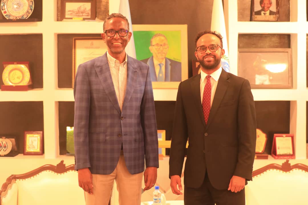 It was a wonderful experience visiting @SIMADUniversity campus in #Mogadishu today. I want to thank Rector @Dahirhasan and his brilliant hard-working and inspiring students for their warm welcome and tour. Simad is playing a key role in developing #Somalia's #Human #Capital.