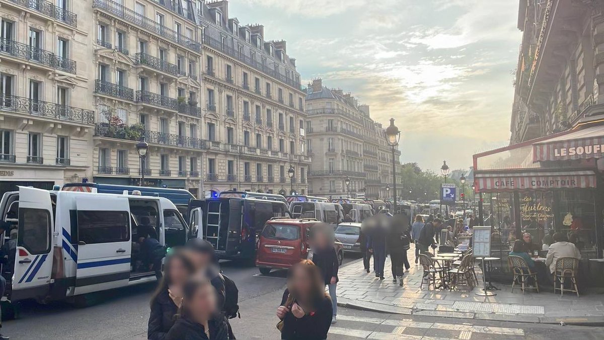 🚔 La police commence à arriver aux abords de La Sorbonne. À nouveau, face aux mobilisations pour la paix le gouvernement fait le choix de la répression !