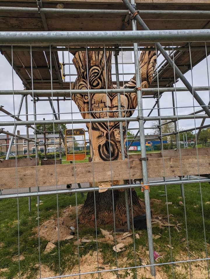Join us this Saturday (11 May) for 'Let's Move South #Leeds'. Free all-age activities, sports, + food: southleedslife.com/lets-move-sout…. Spread the word, join us, help out if you can. Also join the unveiling of the new Cross Flatts Park tree sculpture, at 12pm: facebook.com/share/Tn5RH7uj….