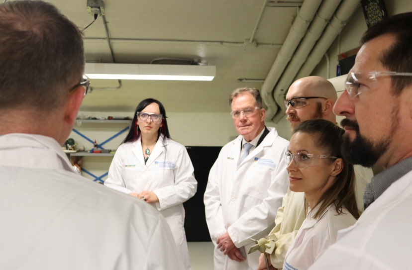 Thanks to Nadia Mykytczuk for the lab tour at @mirarco1’s facility at @LaurentianU. With our government’s #CriticalMinerals Innovation Fund investment, MIRARCO and @valeglobal are completing important research that will unlock the recovery of #Minerals from tailings in #Ontario.