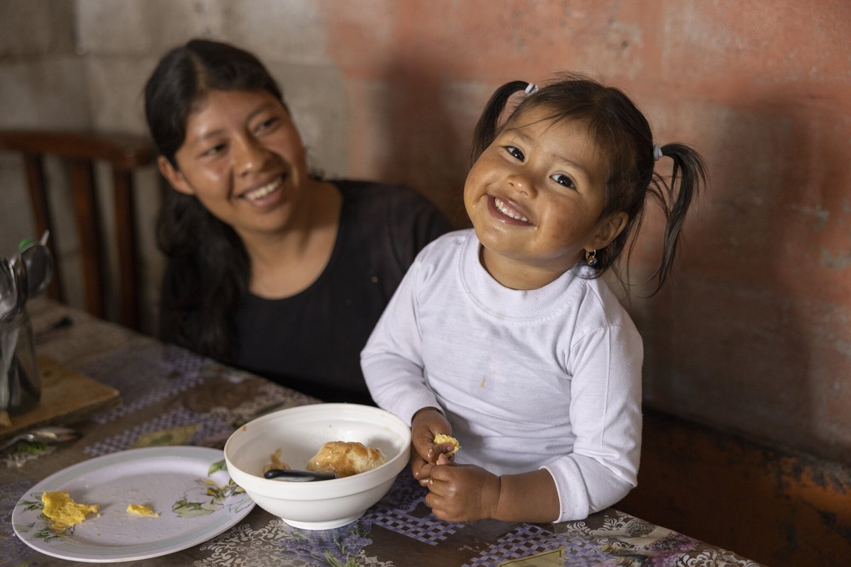 Let’s hear it for Damaris! 👏🏼 At the beginning of the year, she was struggling w/ malnutrition. Now she’s out of the red, eating much healthier & thriving thanks to the support of her mom Gabriella, who decided to start attending @ChildFundEc workshops on early child development!