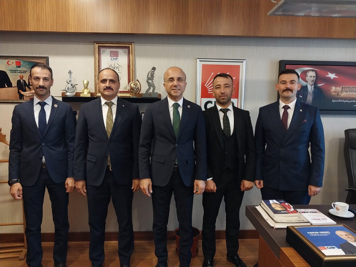 KAYSERİ MİLLETVEKİLİ MSB KOMİSYON ÜYESİ 
SAYIN AŞKIN GENÇ'İ MAKAMINDA ZİYARET ETTİK. MİSAFİRPERVERLİĞİNDEN DOLAYI SAYIN VEKİLİME TEŞEKKÜR EDERİZ.
#UzmanÇavuş 
#EskiUzmanÇavuşlar 
<a href="/gencaskn/">Aşkın Genç</a>