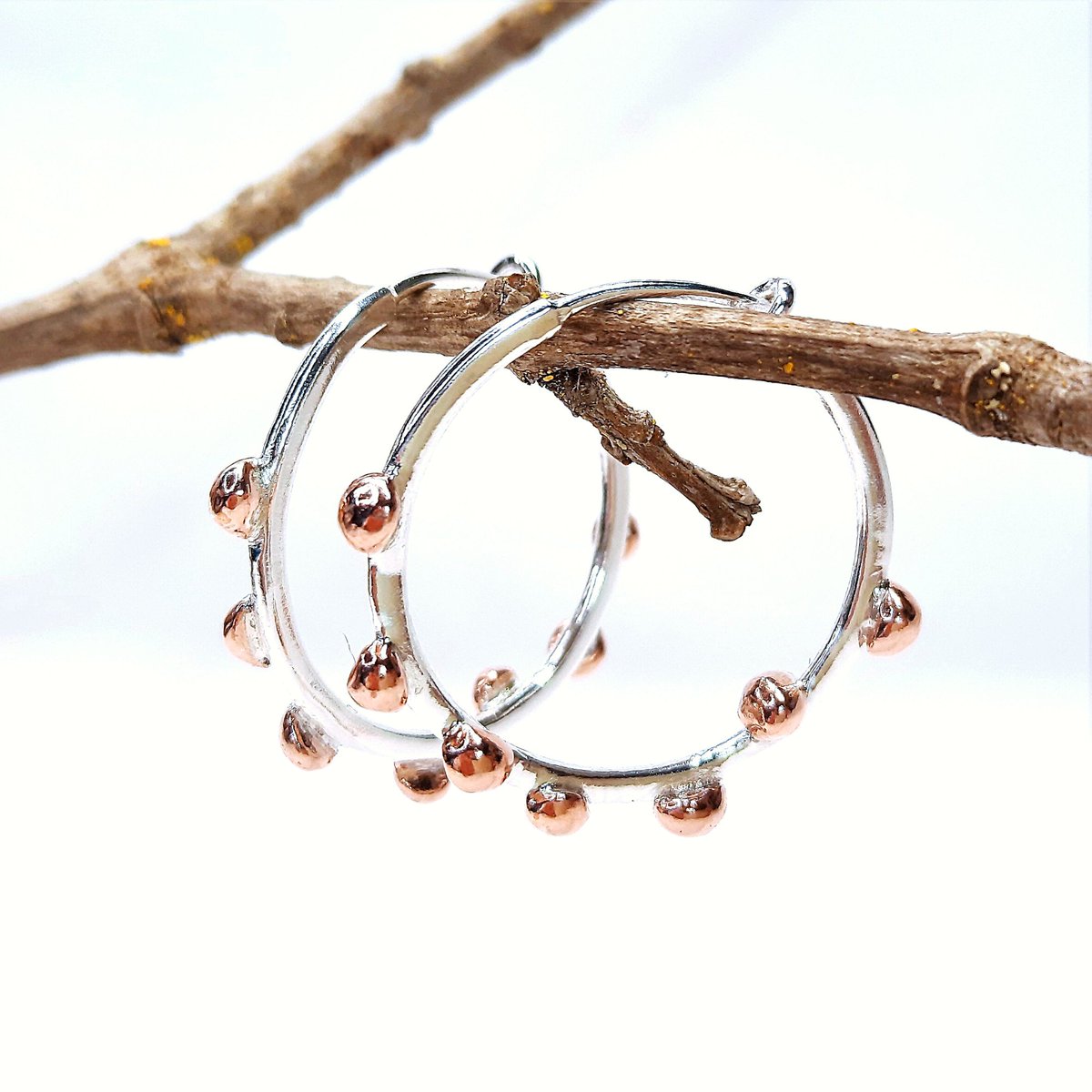 Oh, lovely! Handmade silver hoops with recycled copper nuggets. A beautiful earring to wear buyindie.co.uk/product/sterli… #earlybiz #Hoops #mhhsbd