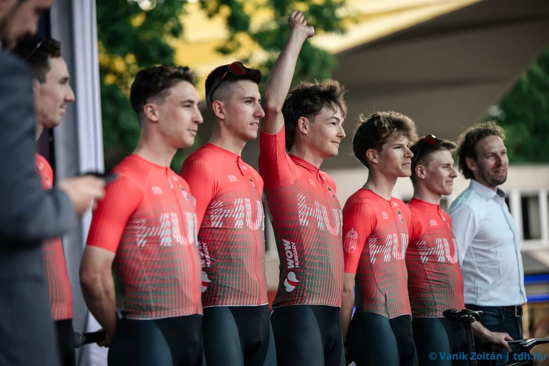 📰 #TourdeHongrie 2024 started with a memorable Team Presentation - you can find more about it here: tdh.hu/hirek/139-tour…