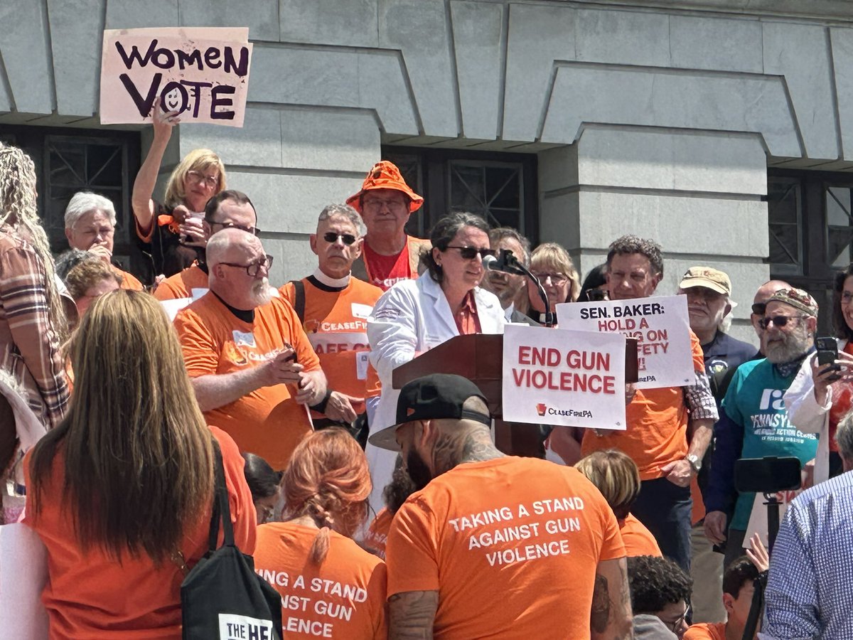 Proud to be here w @CeaseFirePA and so many leaders and friends. @PASenateGOP @PaSenateDems you can pass live saving bills in Pennsylvania now. #endgunviolence #thisisourlane
