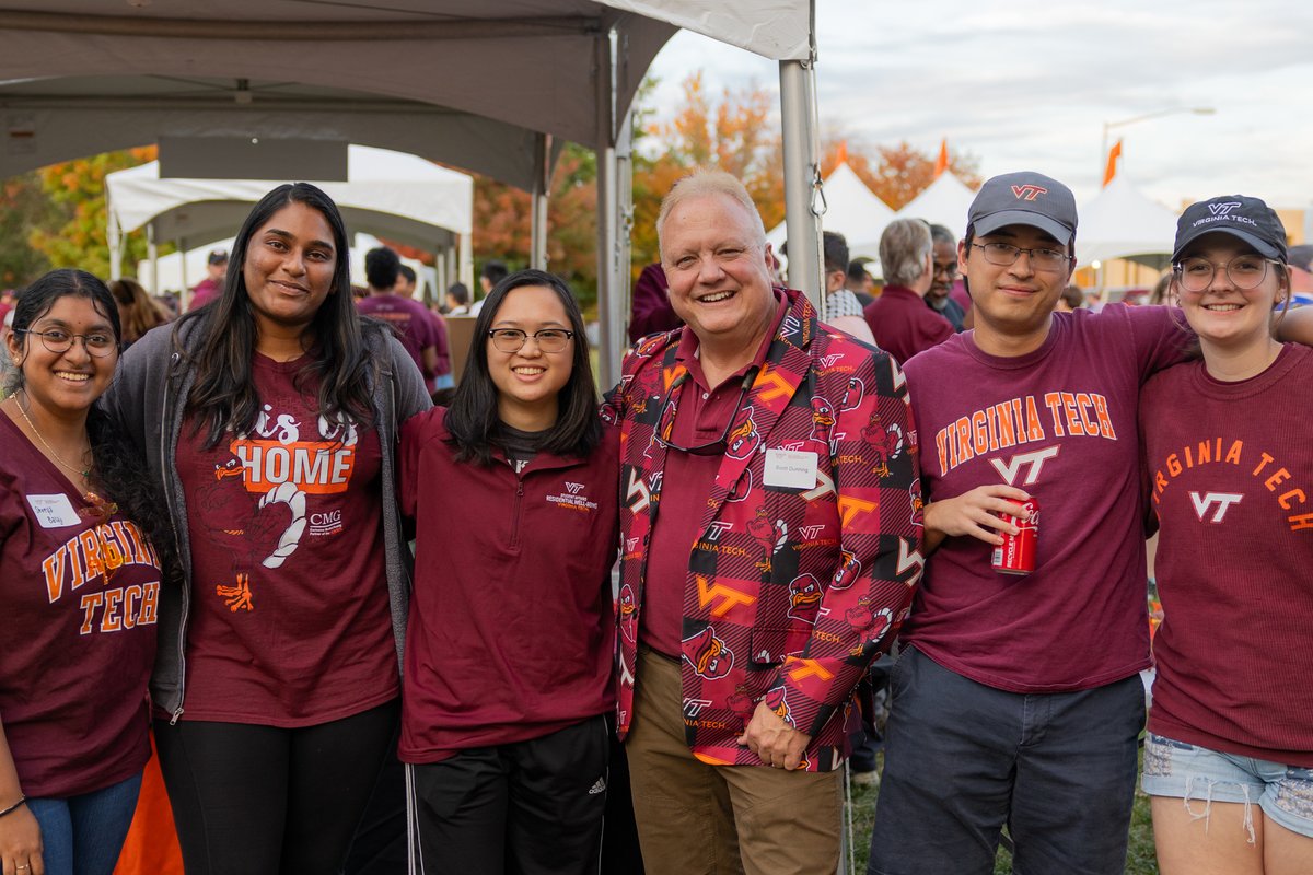 Congratulations to ECE’s outstanding senior, Jenny Li!  🎓🥳

There isn’t an acronym she isn’t a part of:
🦃IEEE
🦃SWE
🦃SASE
🦃CEED
🦃CAS
🥪BLT
(ok, maybe that last one was made up)

Full Article🧡 tinyurl.com/2p99w3tp
#VT24 #ECE #VirginiaTech