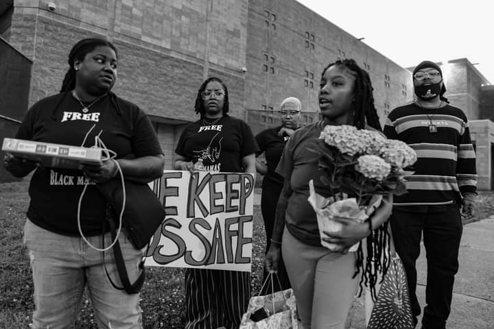 Little Rock Freedom Fund was welcomed into the @NationalBailOut community collective this year to help Free Black Moms and reunite them with their families for #MothersDay! We captured a few moments so far!

Text “FREEBLACKMAMAS” to 53-555

#FREEBLACKMAMAS #FREEHER #EndCashBail