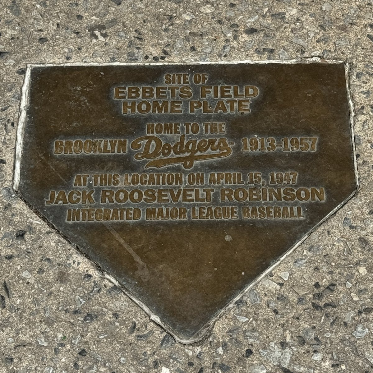 After 29 years in NYC I finally did something I’d never gotten around to: visit the Ebbets Field home plate marker. Sadly, it’s a neglected landmark, a plaque in a parking lot sidewalk outside a maintenance entrance to an unsightly apartment complex. No other signage 1/x