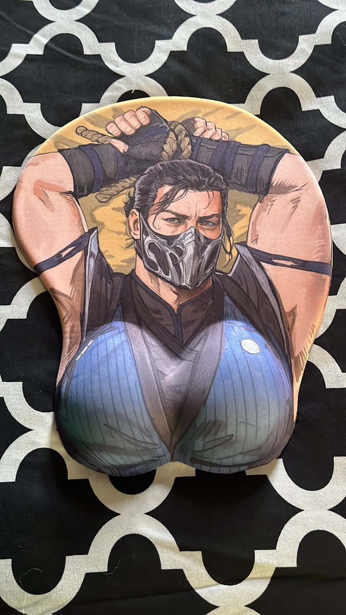 I CANT BELIEVE I BOUGHT THIS BIHAN MOUSEPAD HELP
