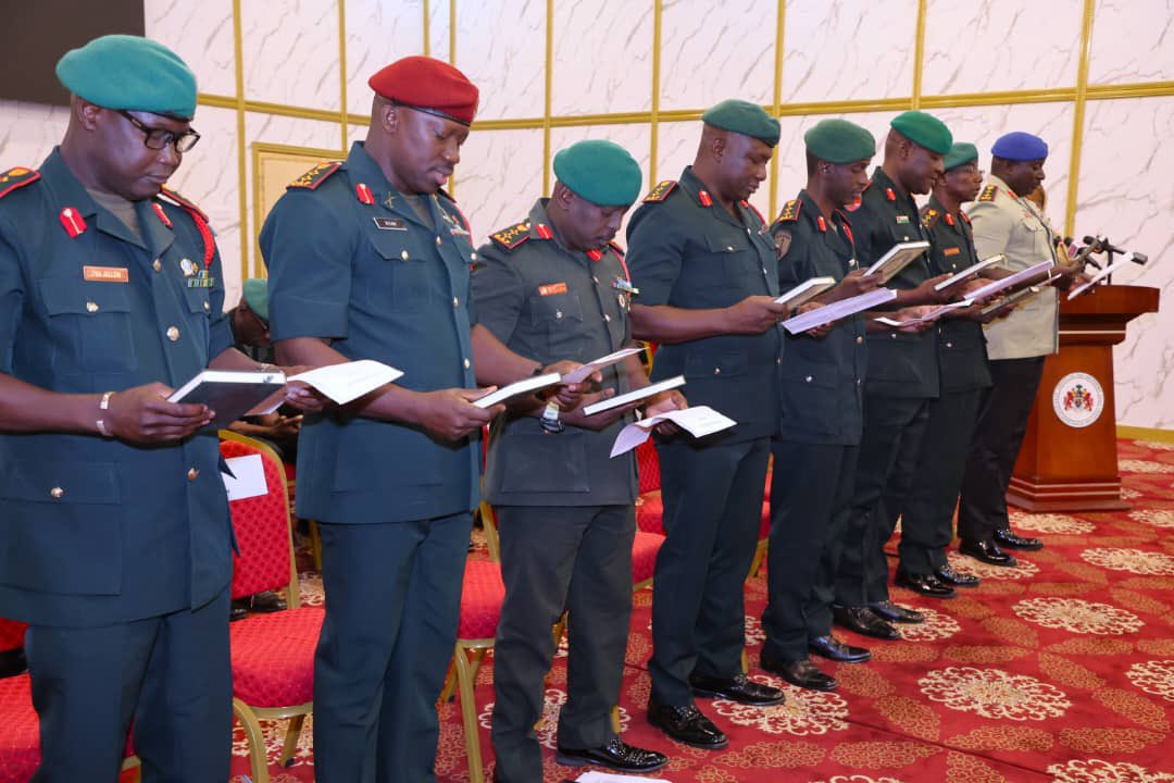 As Commander in Chief of The Gambia Armed Forces, @BarrowPresident, on Tuesday, decorated ten senior Officers to the rank of Colonel for demonstrating exceptional character, patriotism, & commitment to duty. He urged the Officers to explore innovative ways of rebranding GAF.