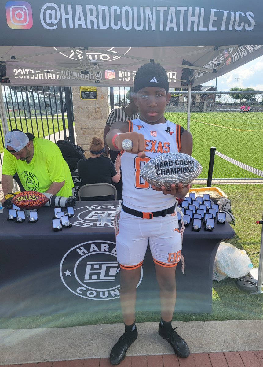 Seanmalone90507's tweet image. 5’6 125lb c/o 2030 DB/S/WR That Plays In The ☁️
12u @HardCountAthltx 5v5 Champs @ta_longhorns