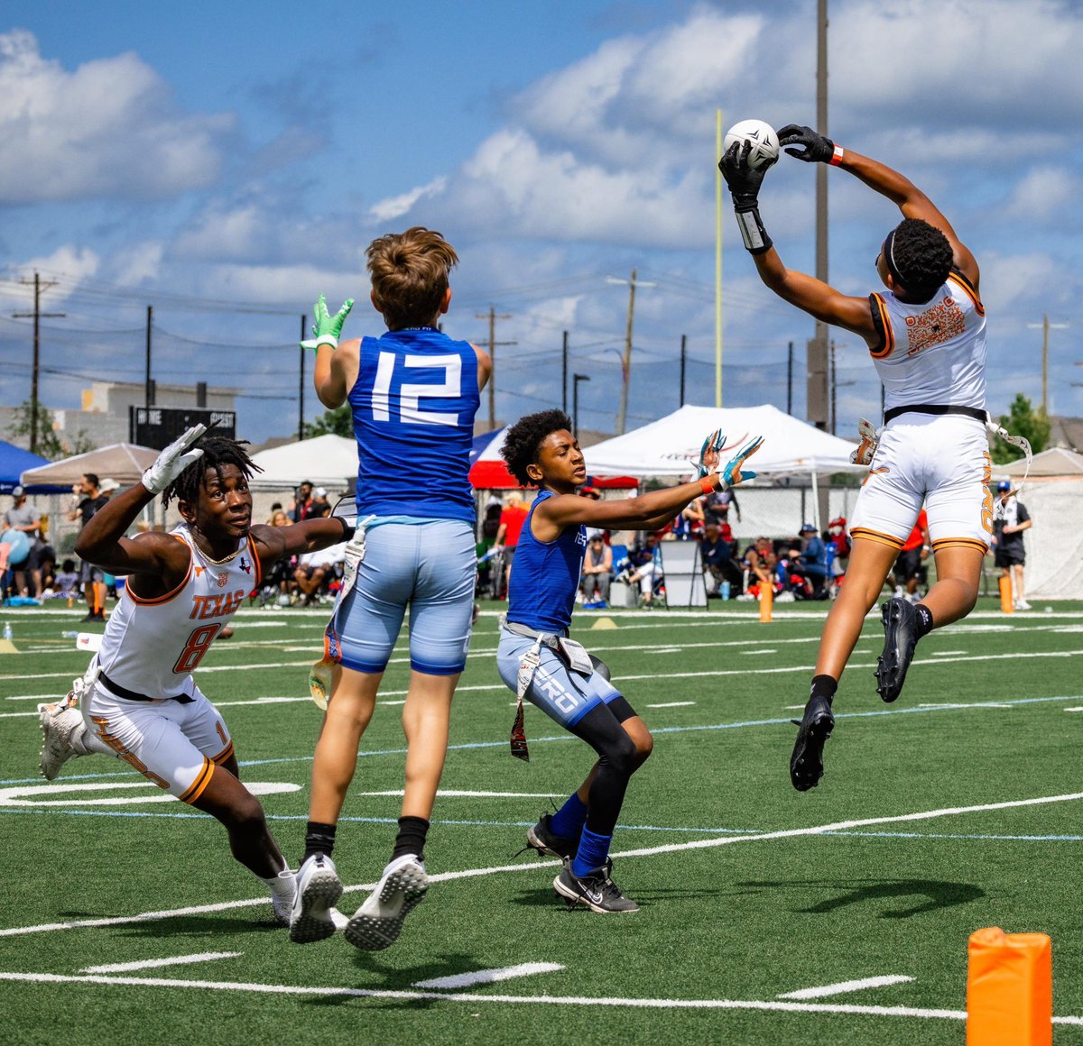 Seanmalone90507's tweet image. 5’6 125lb c/o 2030 DB/S/WR That Plays In The ☁️
12u @HardCountAthltx 5v5 Champs @ta_longhorns
