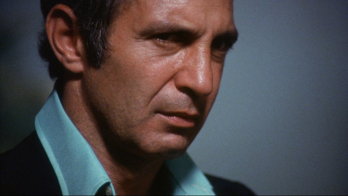 #JohnCassavetes #Themes Close-ups hint at concealed emotions,what bleeds through a person's mask,exposing vulnerability,discouragement.Not hyped emotions,action with telegraphed mood music,but emotional complexity,barely visible,subliminal,but it IS there.✍️🎥🎬📽️🎞️