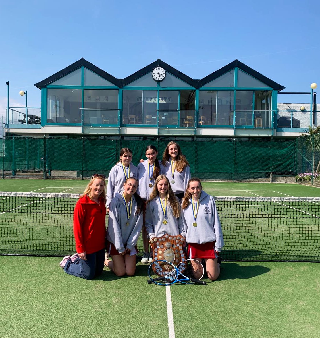 HUGE CONGRATS to our Junior A tennis team who won the Loreto Junior Tennis Tournament today; amazing tennis played by the team ! 🎾🥇🏆#loretosport