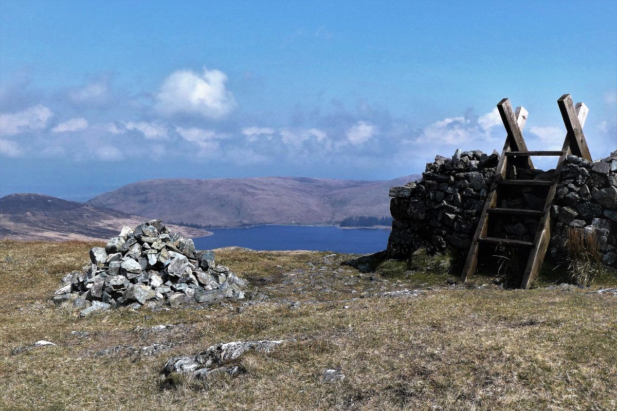 𝗥𝗘𝗔𝗗 | Slievemageogh via Pigeon Rock Mountain 🏔 “This is an interesting looped walk in one of the quietest areas of the Mournes. From Deer’s Meadow the walk follows…” ✍🏼 Derek Flack 🗓 10th May 2022 Read the full article here: buff.ly/3y8mzwb