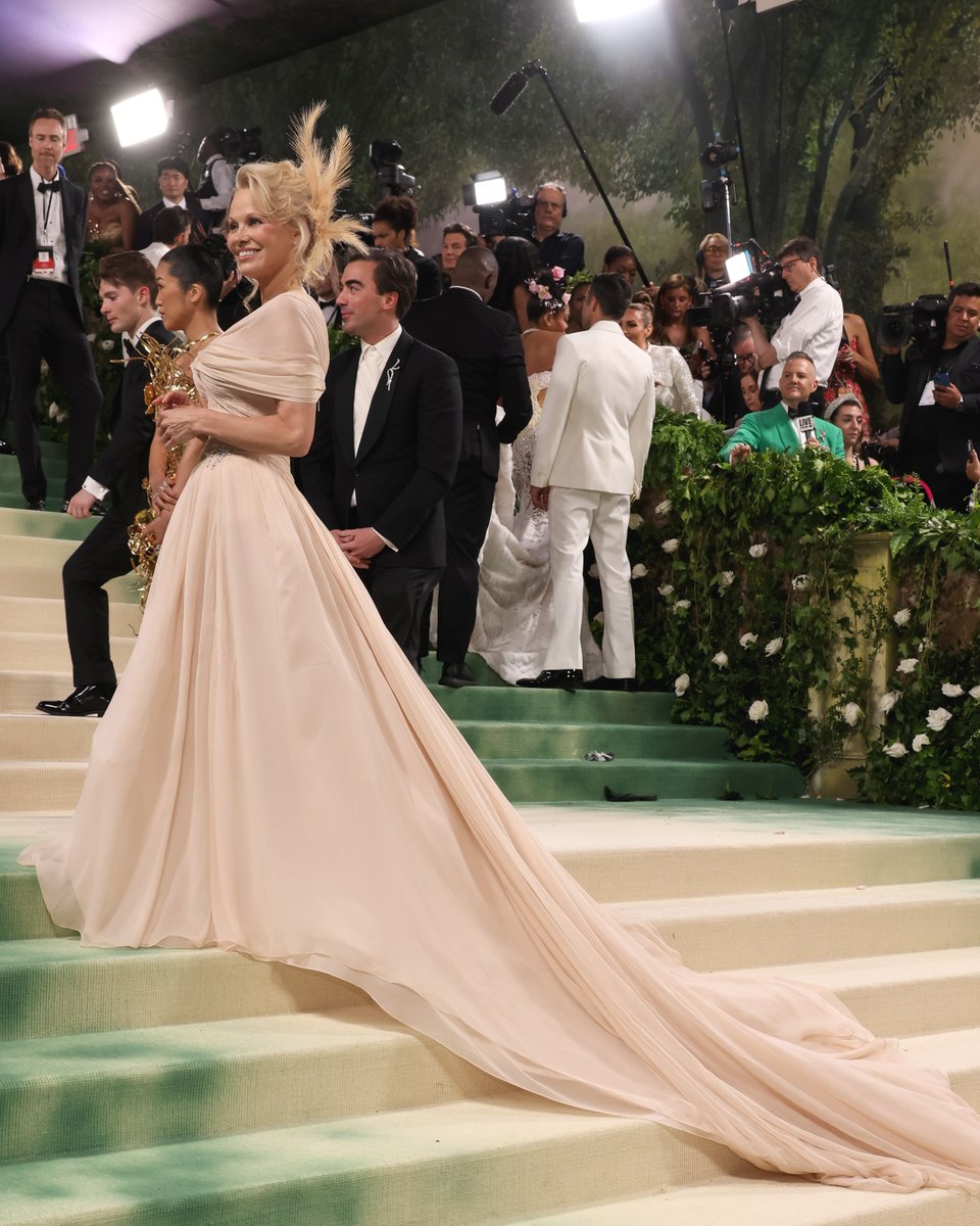 No one is happier to be at the #MetGala than Pamela Anderson. 💛