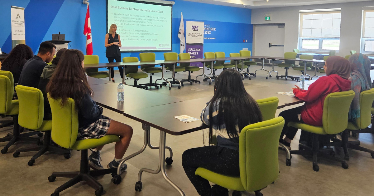 @WEsmallbusiness teamed up recently with @_investwe and Community Futures Essex County to host students from @UnitedWayWE's On Track to Success program providing valuable info on our programs and services, and students received a tour of IWE's VR Cave.