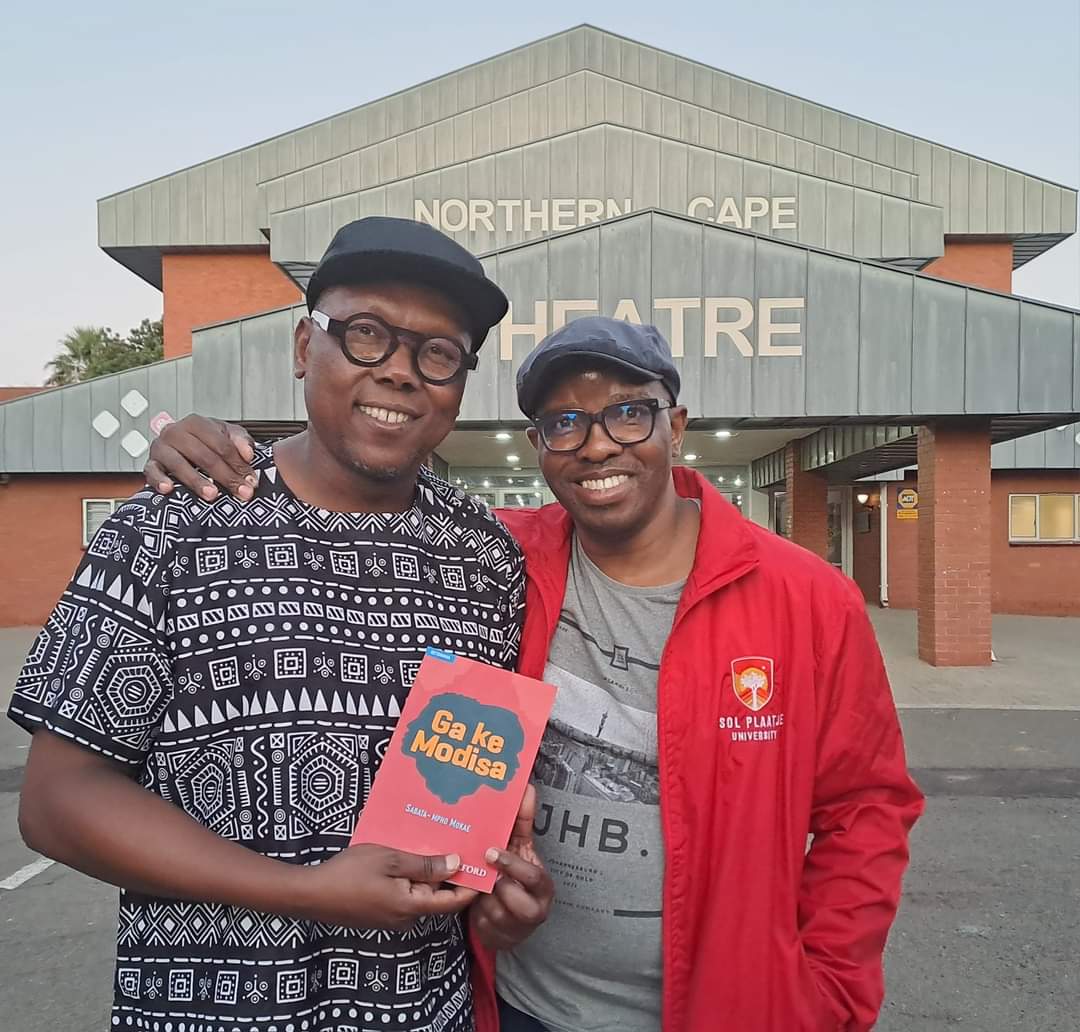 Today in Kimberley, a collision of creative genius as @VinceMoloi, mastermind behind #Tjovitjo, & the esteemed @mokaewriter cross paths. Though we missed their convergence this time, we agerly await the day when fate grants us the opportunity to network ... 🎬