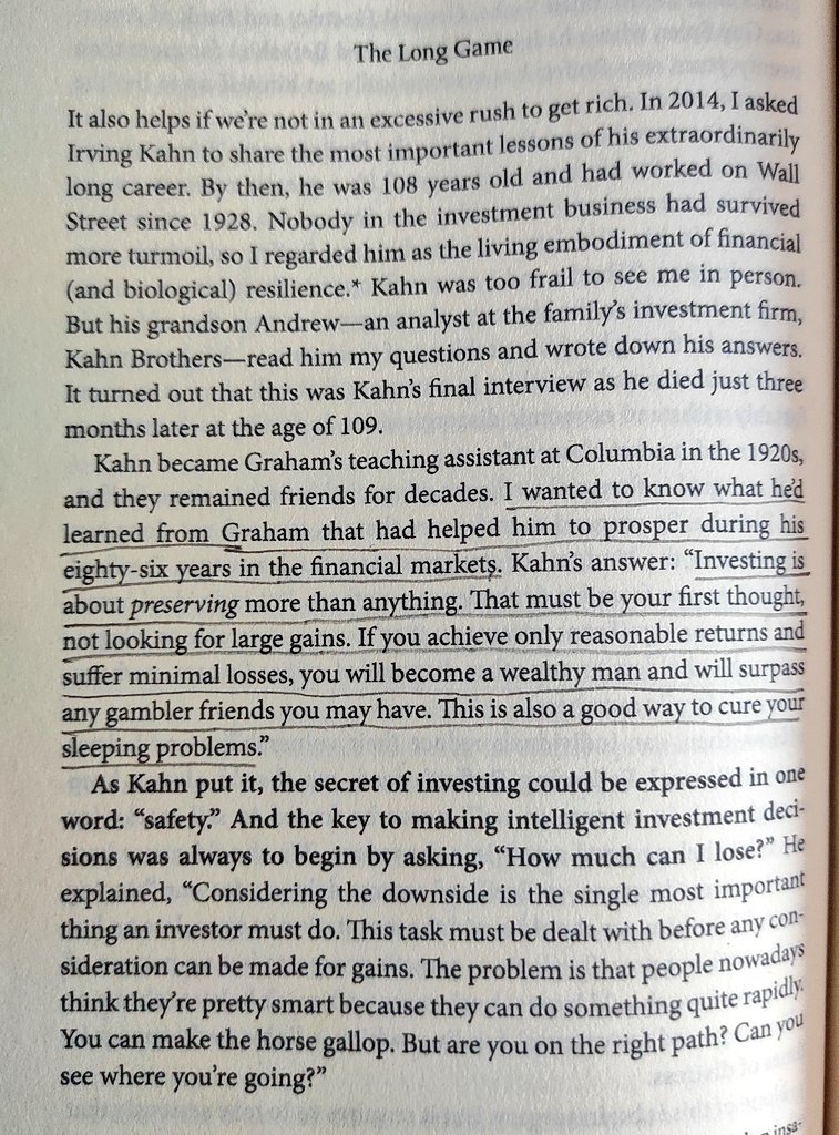 Irving Kahn, 1920'lerde Columbia'da Graham'ın öğretim asistanı oldu ve onlarca yıl arkadaş kaldılar. Finans piyasalarında geçirdiği seksen altı yıl boyunca Graham'dan, başarılı olmasına yardımcı olacak ne öğrendiğini bilmek istiyordum.

 Kahn'ın cevabı: “Yatırım her şeyden çok