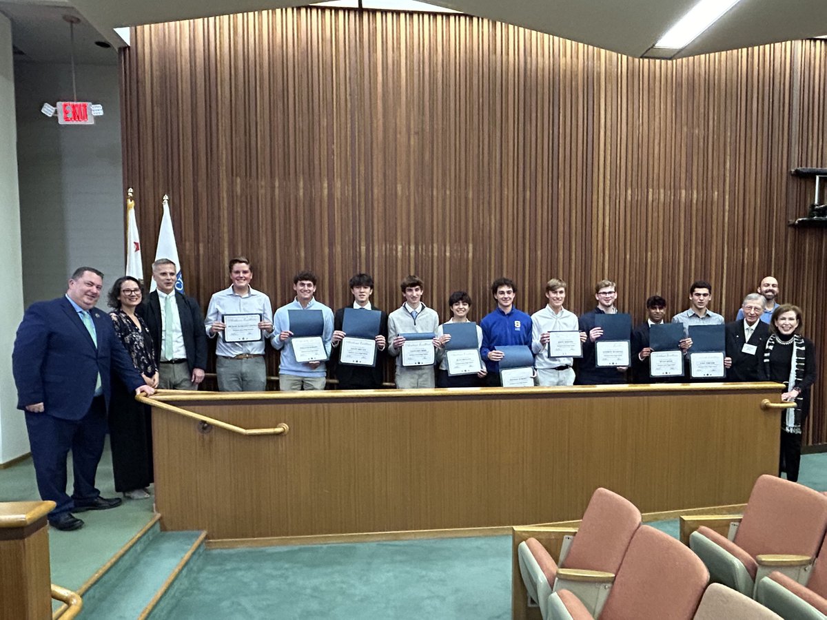 It was an A+ night at yesterday's City Council meeting, as 4.0 GPA students from San Mateo's high schools were recognized for their hard work. Congratulations! 🎓