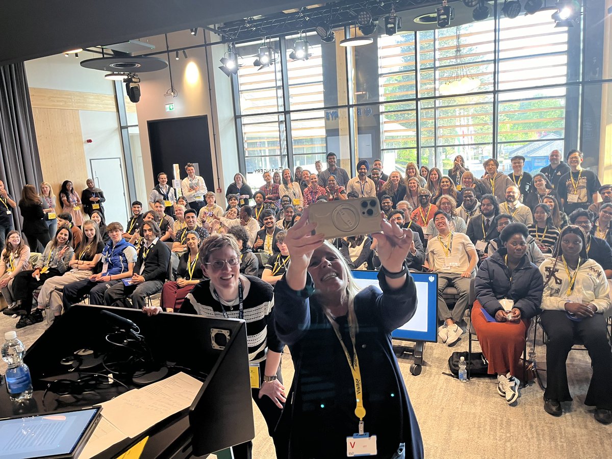 We’re here at Radbroke Hall, @BarclaysUK for a #PowerUpLive ✨ A great turn out of students coming to get valuable career advice from the industry professionals from Barclays 👏 Thank you to the mentors for giving back to future talent 🤩