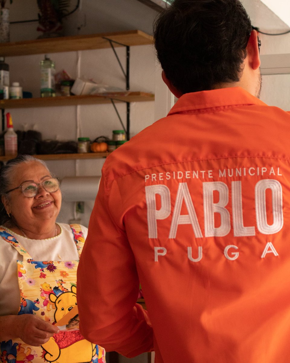 PabloPugaOax's tweet photo. Siempre es un gusto platicar con la gente que visita nuestros tianguis.
Y eso sí, echarnos un taquito también es obligatorio.
Seguiré recorriendo y pintando de naranja la capital. 🍊🧡
#PabloPuga #MovimientoCiudadano #OaxacaNaranja https://t.co/35KN1ZLiZg