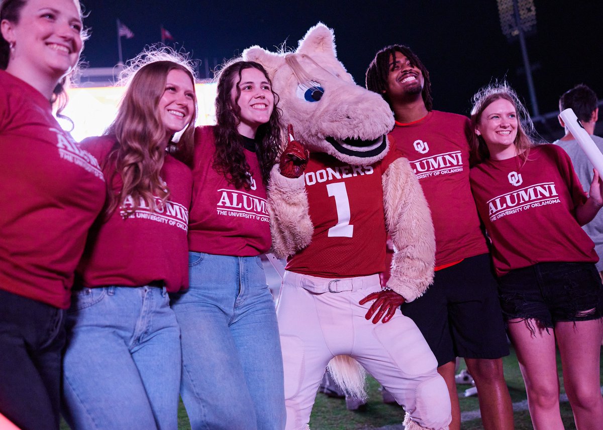 Last week's inaugural 𝙋𝙖𝙧𝙩𝙮 𝙖𝙩 𝙩𝙝𝙚 𝙋𝙖𝙡𝙖𝙘𝙚 was a party we'll never forget. ☝️🎓✨ Relive a night full of celebrating our extraordinary Class of 2024 graduates through our online photo gallery! 📸 link.ou.edu/4bvaz6b