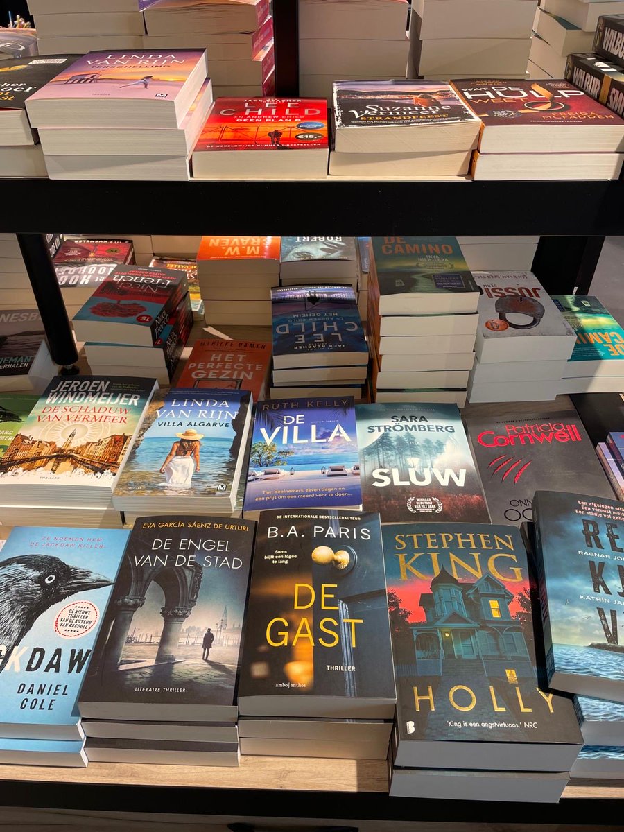 Honoured to see #TheGuest in Utrecht rubbing shoulders with ⁦@StephenKing⁩ !