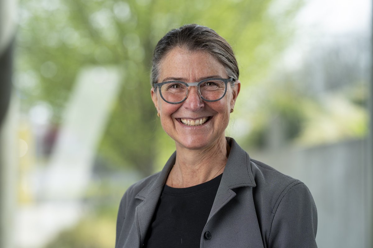 The OVPRI @uoregon and the Oregon Humanities Center @uo_humanities announce that Leah Middlebrook has been appointed as the new director of the OHC. Current OHC director, Paul Peppis, will retire 6/30. Leah will take the helm on 7/1. research.uoregon.edu/about/announce…