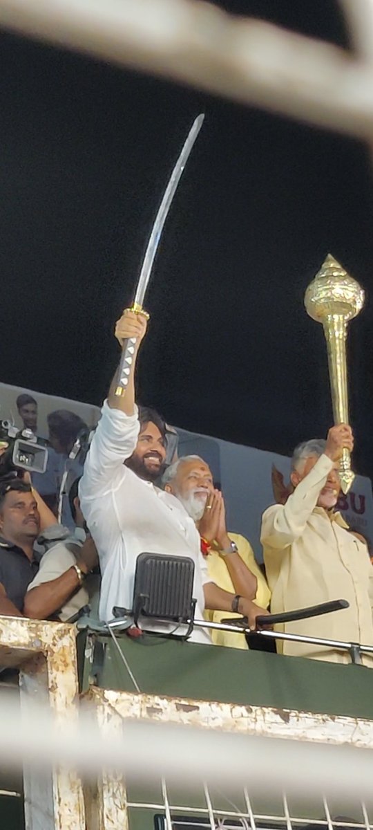 9Rbhupathi's tweet image. #Tirupati 
#HelloAP_ByByeYCP 
#VoteForGlass 
#Pawankalyan