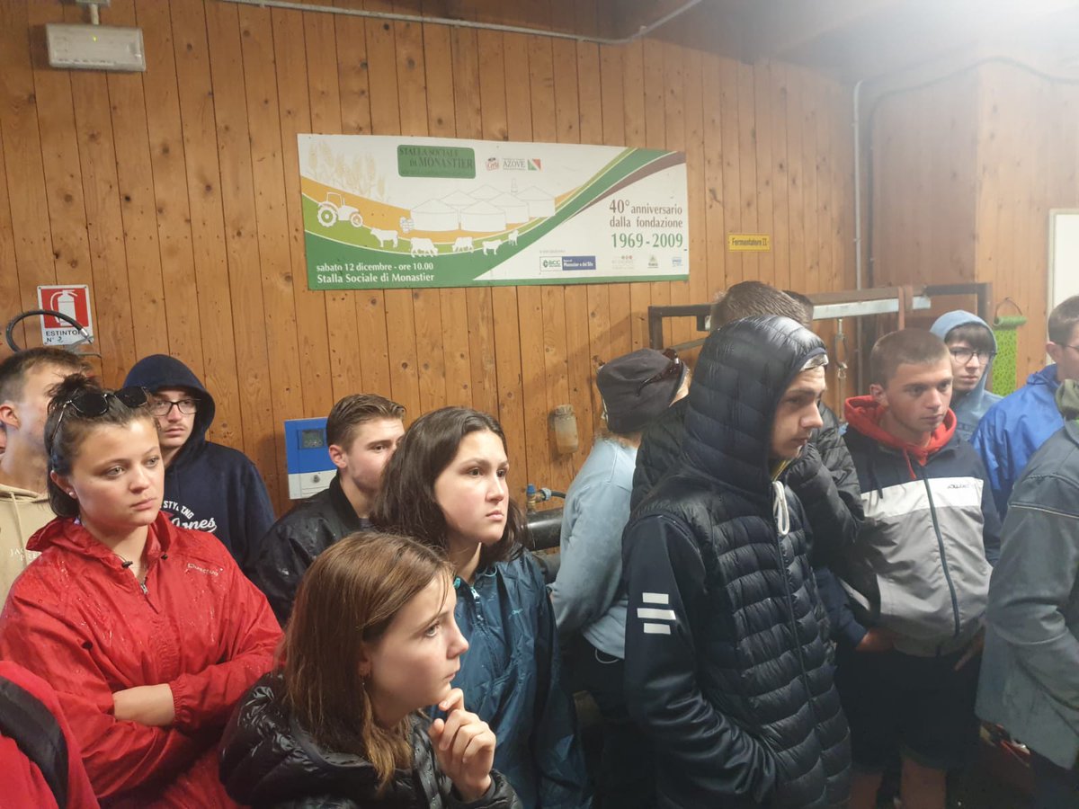 Italie suite : Visite de la stalla sociale de monastier, groupement agricole de 650ha 3000 bovins à l engraissement et système de méthanisation. La pluie nous a accompagné toute la journée et a modifié notre programme.