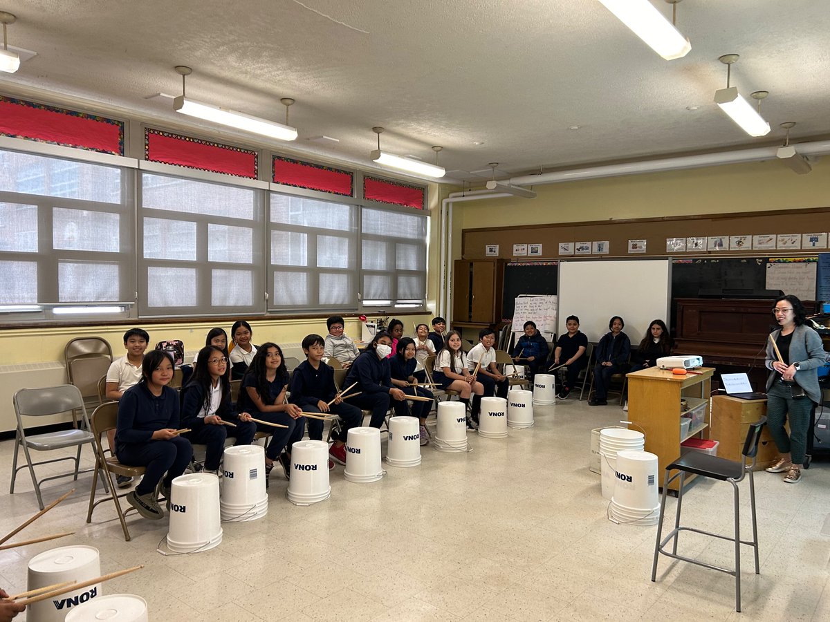 Grade 4/5 students so talented at bucket drumming! Thank you Ms.Villasanta for the great opportunity @STA_TCDSB @TCDSB_RDAddario @TCDSB