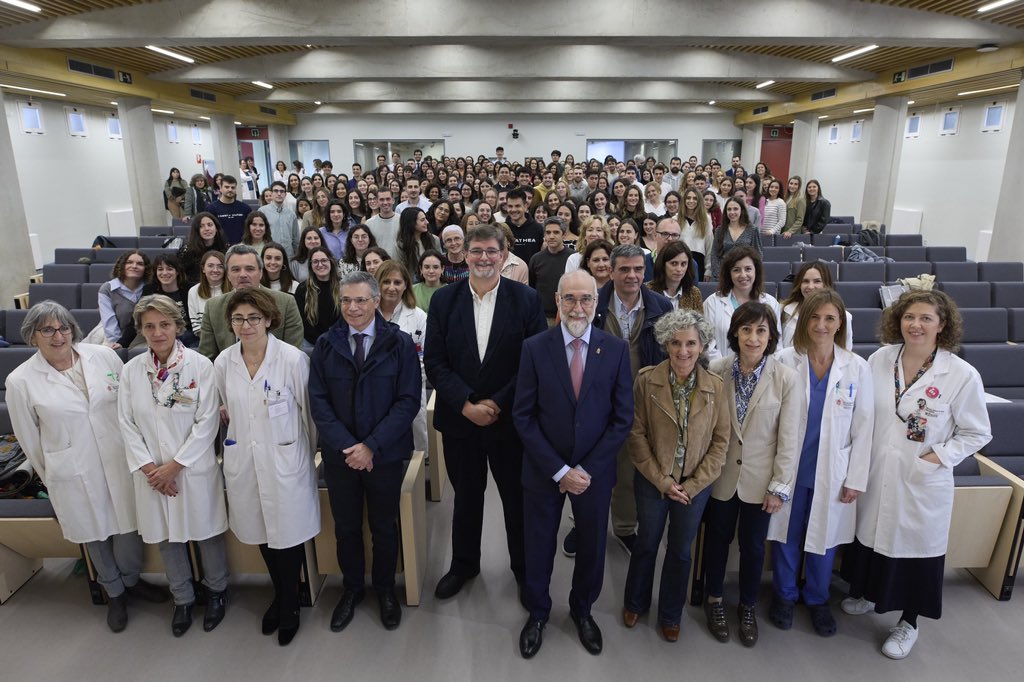 Esta mañana el consejero @FdoDominguezC ha dado la bienvenida a todos los residentes de profesiones sanitarias que comienzan hoy su formación en Navarra, tanto en @salud_na como en @ClinicaNavarra. ¡Bienvenidos/as a Navarra! navarra.es/es/-/nota-pren…