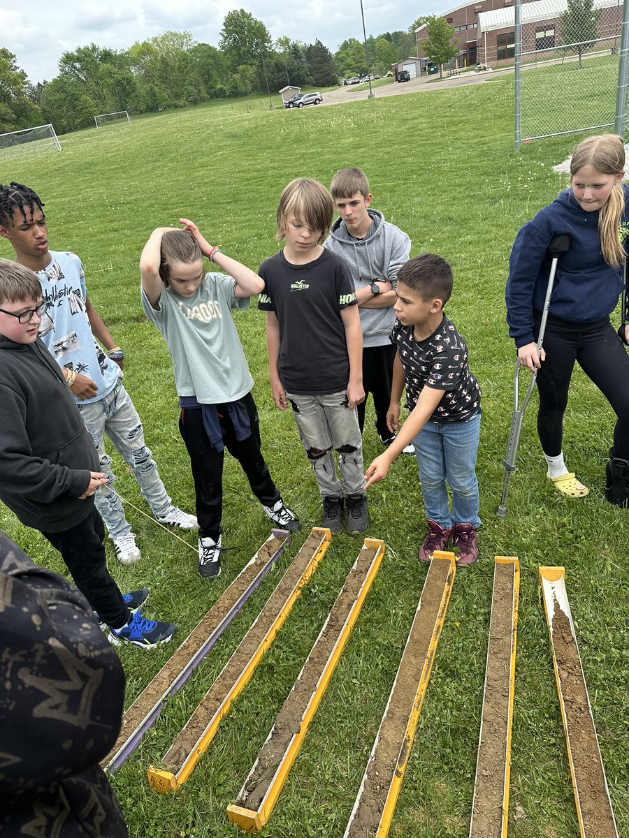 mrunkams's tweet photo. @cmillersci and my classes today getting some soil horizons! @AllianceCSD https://t.co/Hb8aher0Co