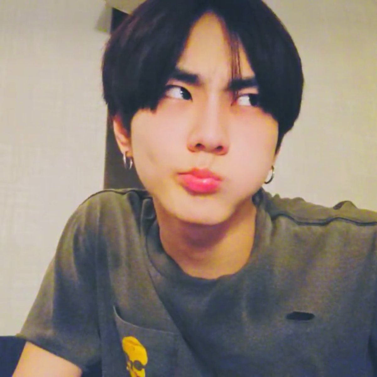 몇달사이에표정이좀더액션틱해졋군