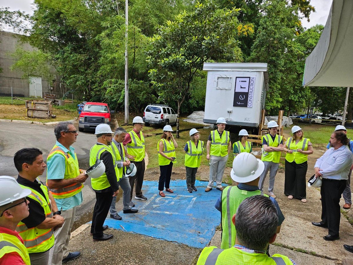 [FOTOS] Hoy el equipo de Desarrollo Físico e Infraestructura de la Universidad de Puerto Rico y @Cor3pr recibió la visita de representantes de la Oficina de Gerencia y Presupuesto de los Estados Unidos y de FEMA, para evaluar los avances del proyecto ResiCampus @uprrp.