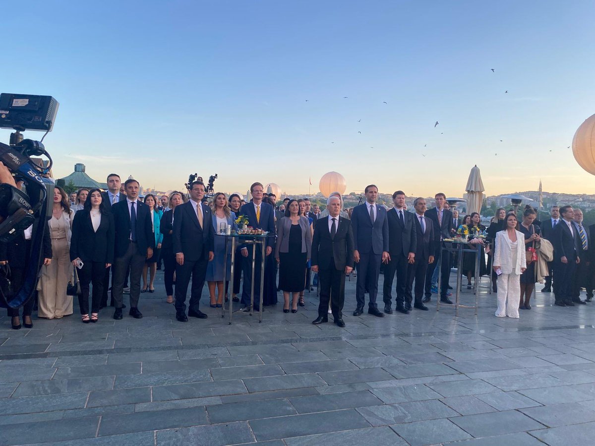 Avrupa Günü münasebetiyle, Avrupa Birliği Türkiye Delegasyonu Başkanı Büyükelçi Sn. Nikolaus Meyer-Landrut ve İstanbul Büyükşehir Belediye Başkanımız Sn.  @ekrem_imamoglu 'nun ev sahipliğinde gerçekleşen, Avrupa Günü Resepsiyonundayız.

#AvrupaGünü
#Euday
#İstanbul