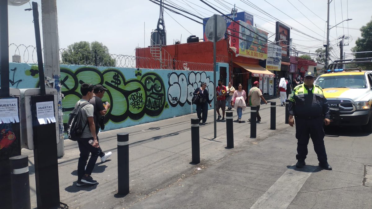 @TlalpanVecinos Acudió policía de #TránsitoGCDMX y se implementa dispositivo de movilidad, se realizan recorridos constantes para inhibir faltas al reglamento de tránsito de la CDMX.