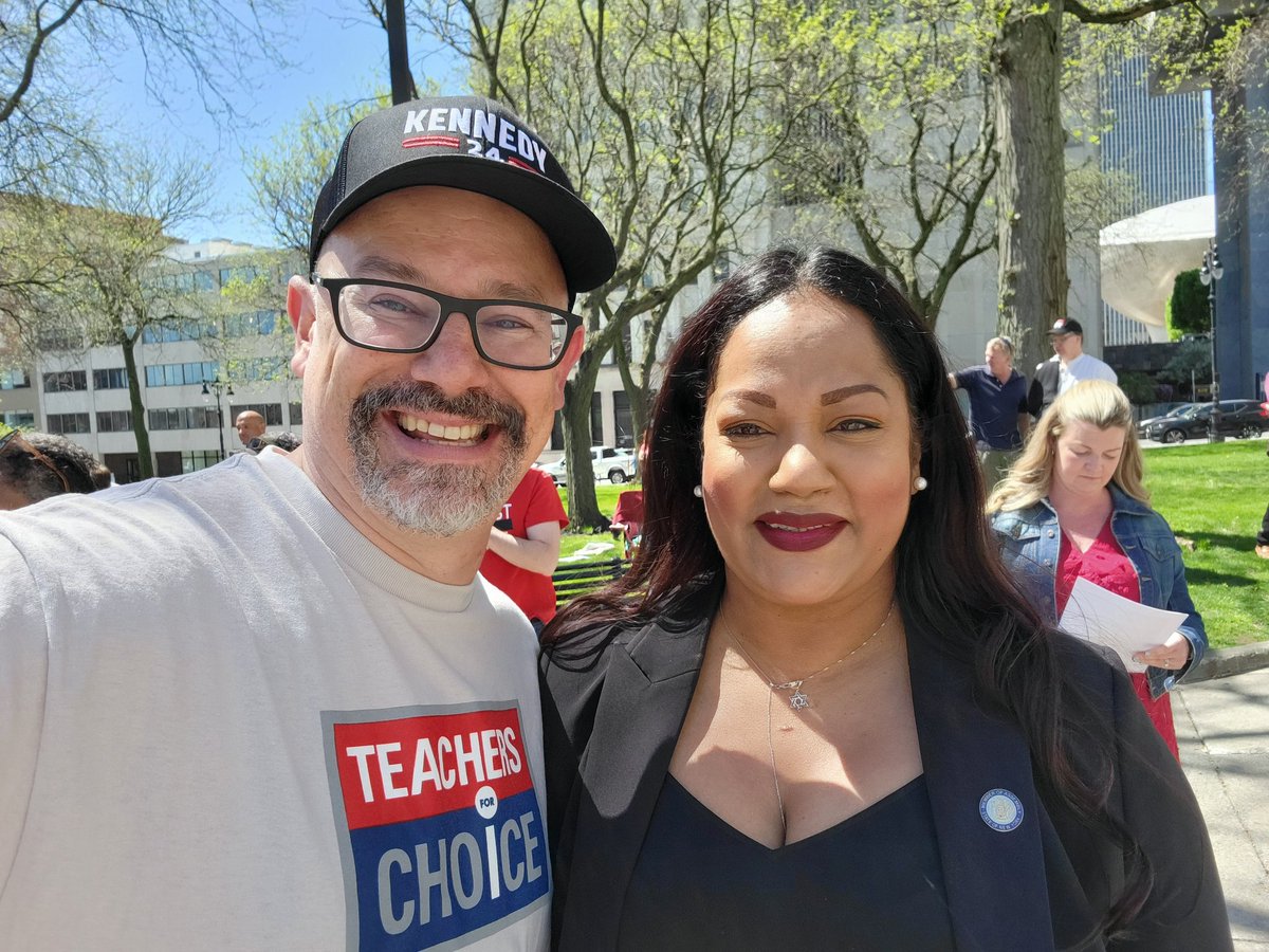 Thank you so much to Assemblywoman Jaime Williams for sponsoring bill A9196 to bring back all NYC workers fired for declining the COVID shot. She spoke at our rally in Albany, and she was AMAZING! #TeachersforChoice supports Jaime Williams!