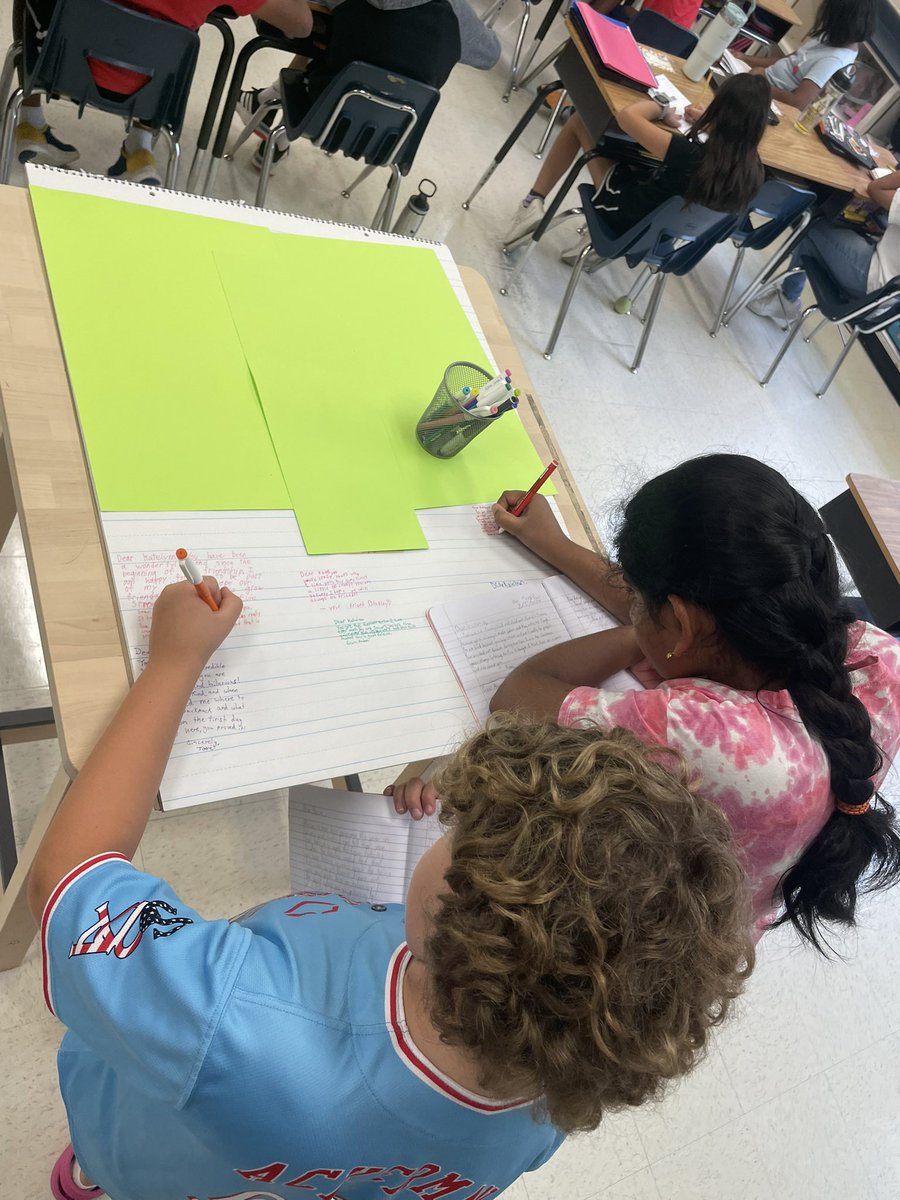 In @april_helwege class @WeddingtonESNC every child gets a chance to be “Student of the Day.” Classmates all write what they appreciate about that student on a giant card to be brought home at the end of the day #TeamUCPS @AGHoulihan @UCPSNC