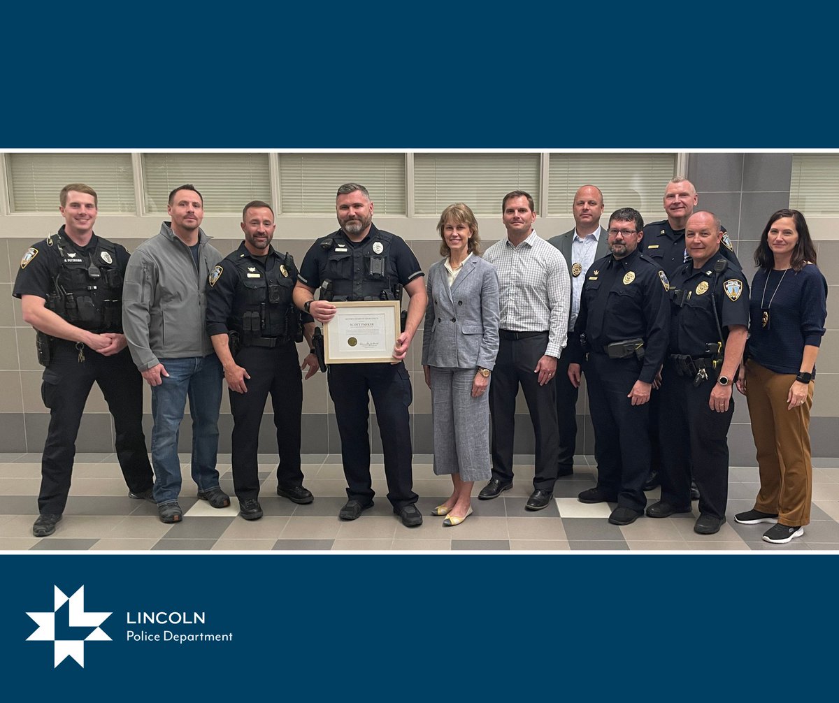 Please help us congratulate #LPD Investigator Scott Parker for receiving the Mayor's Award of Excellence for March 2024. @MayorLeirion recognized his work in coordinating a new website to facilitate training for local hospitality professionals who serve, sell or manage alcohol.