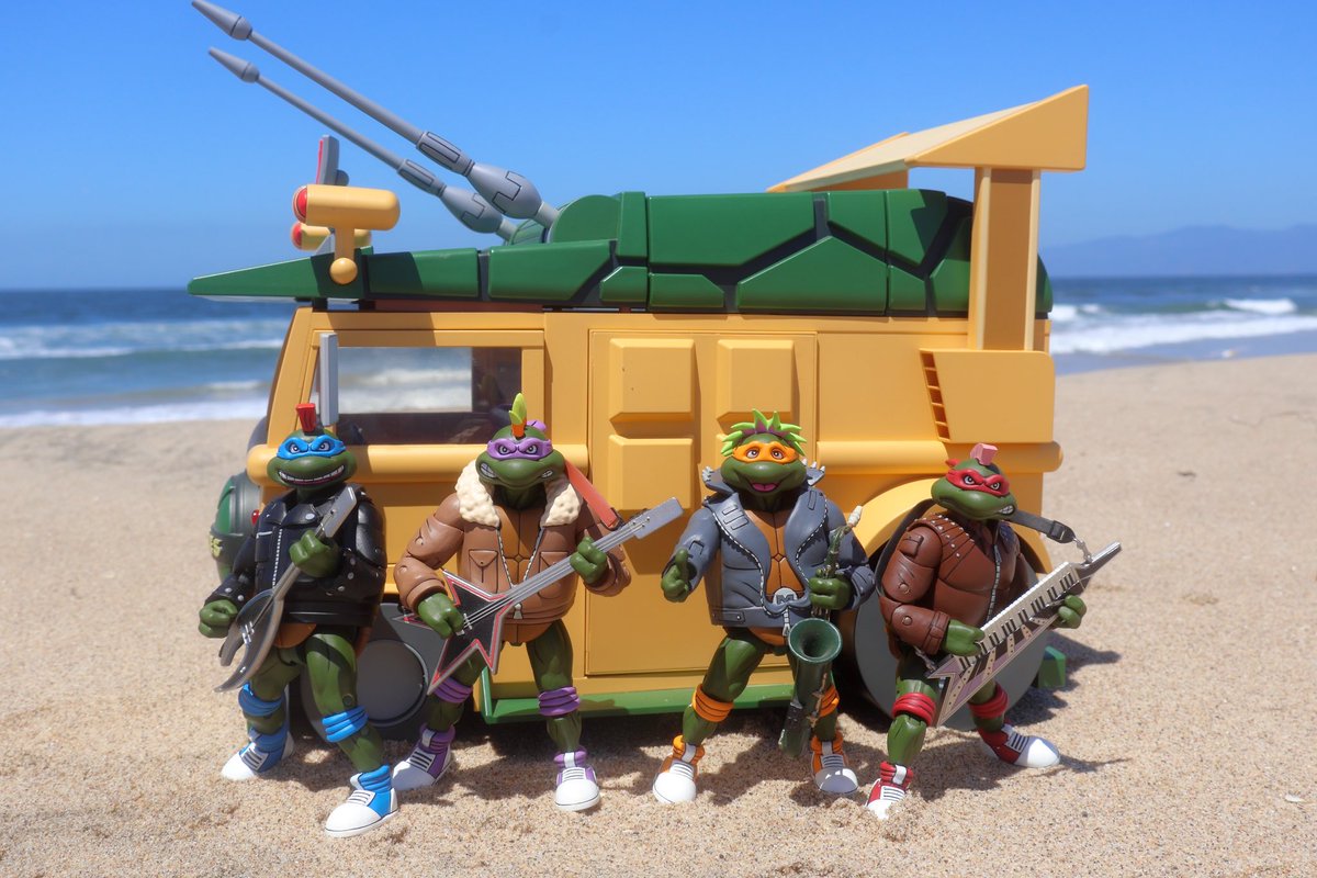 Whats the name of the band? 🐢🍕

What would you name their first album? 🎸

#NECA #TMNT #TurtleTuesday #ActionFigure #Collector #ToyPhotography