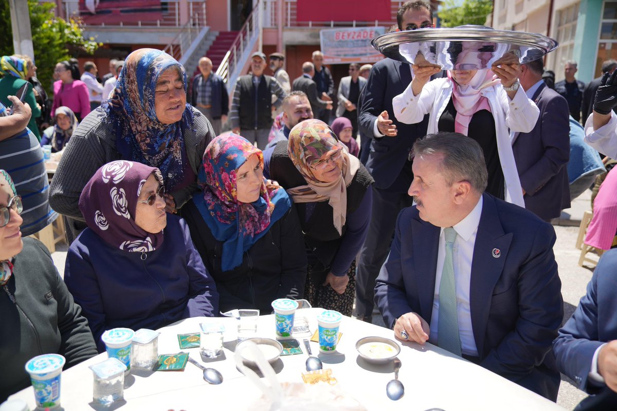 Konya Halkapınar Belediye Başkanımız Mehmet Vardar ve Meclis üyelerimize hayırlı olsun ziyaretinde bulunduk. Ziyaretimizde, Halkapınarlı vatandaşlarımızla ve özellikle kadınlarımızla da bir araya gelerek sohbet ettik ve taleplerini dinledik. Elimizden gelen tüm gayreti…