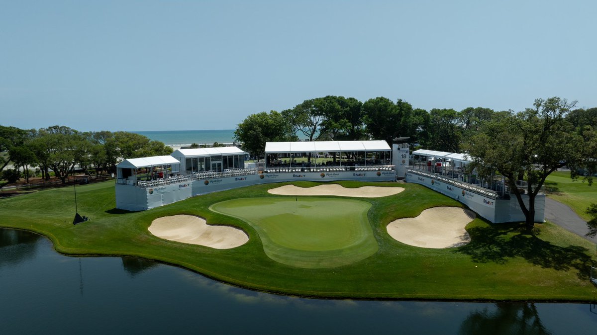 We can’t get over the 18th hole at The Dunes Golf & Beach Club! 😍