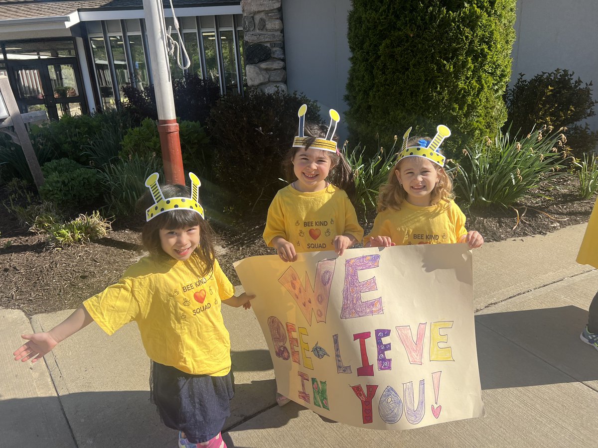 The bees were buzzing again this morning! Today we welcomed students to school with notes + cheers of encouragement! BEElieve in yourself! We BEElieve in you! Good luck on the SBeeA! 🐝💛@DrJones_GPS @MJDAmico_GPS @GPSDistrict @ISD_AP @ShaneK444