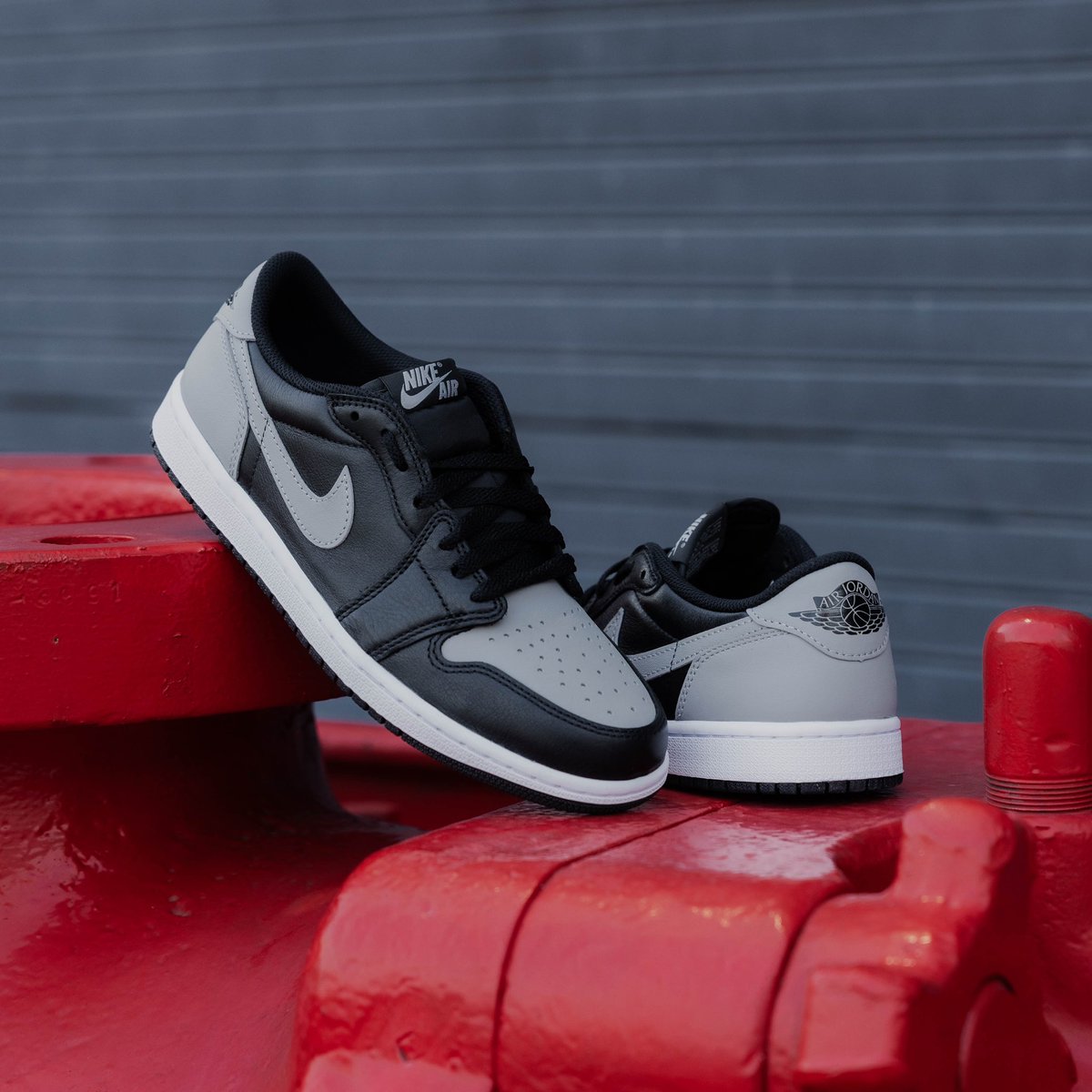 Air Jordan 1 Low “Shadow” Mens Sizes 8-14 ($140) Welcome back a classic; the Jordan 1 Low “Shadow”. This time it arrives in truest fashion close to the original medium grey color that adorns the sneaker. Drop a ☑️ to secure your pair. Pick these up on 5/11 at 9 AM CST First…